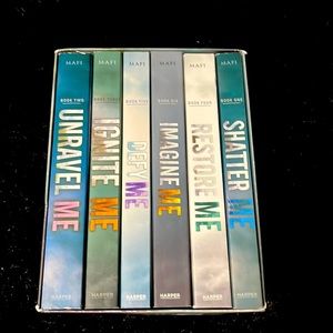 Shatter me book series